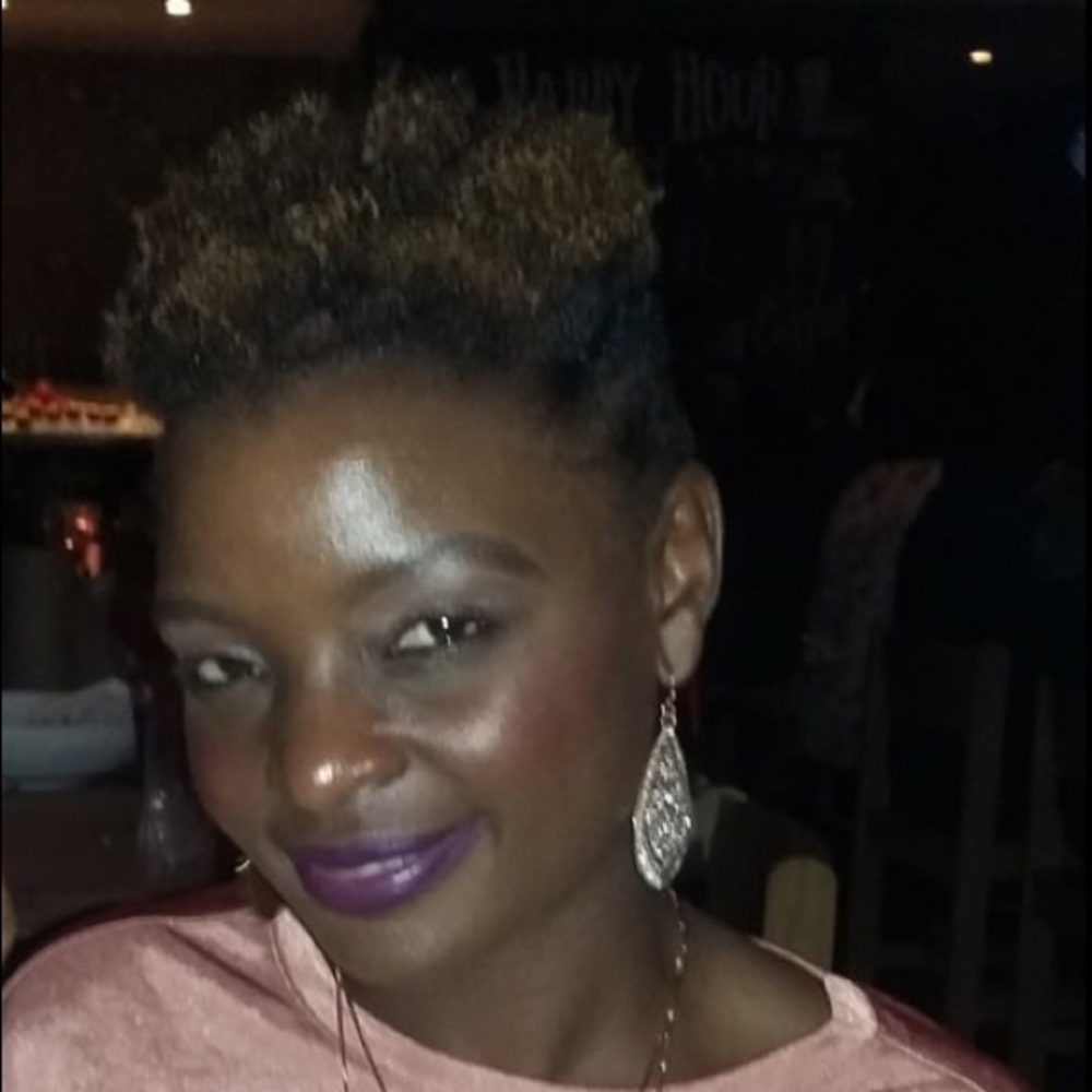 Meet your Posher, Simone